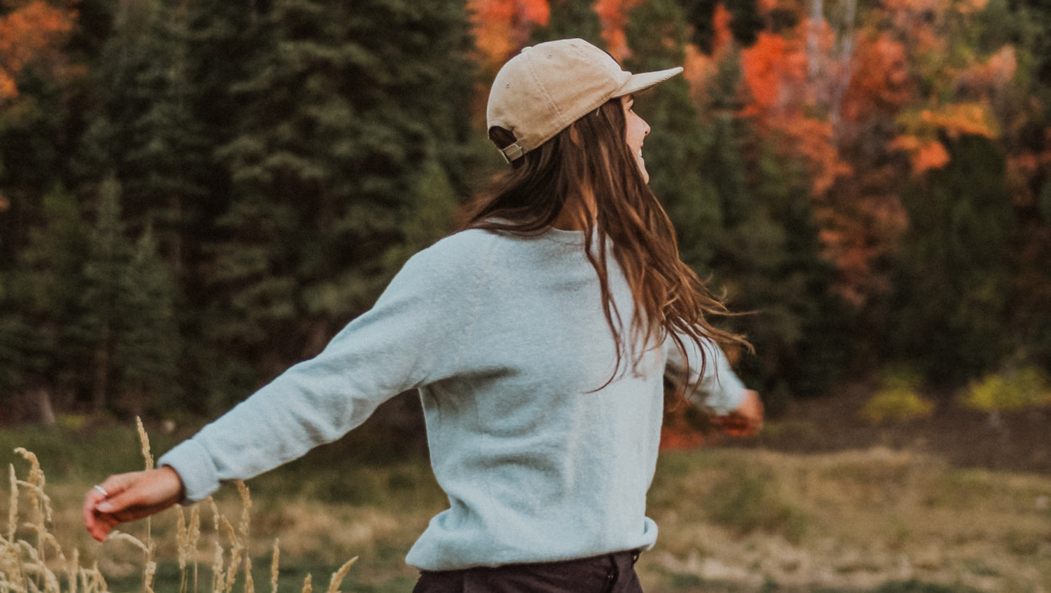 A girl wearing our Sky Blue Crewneck in the nature
