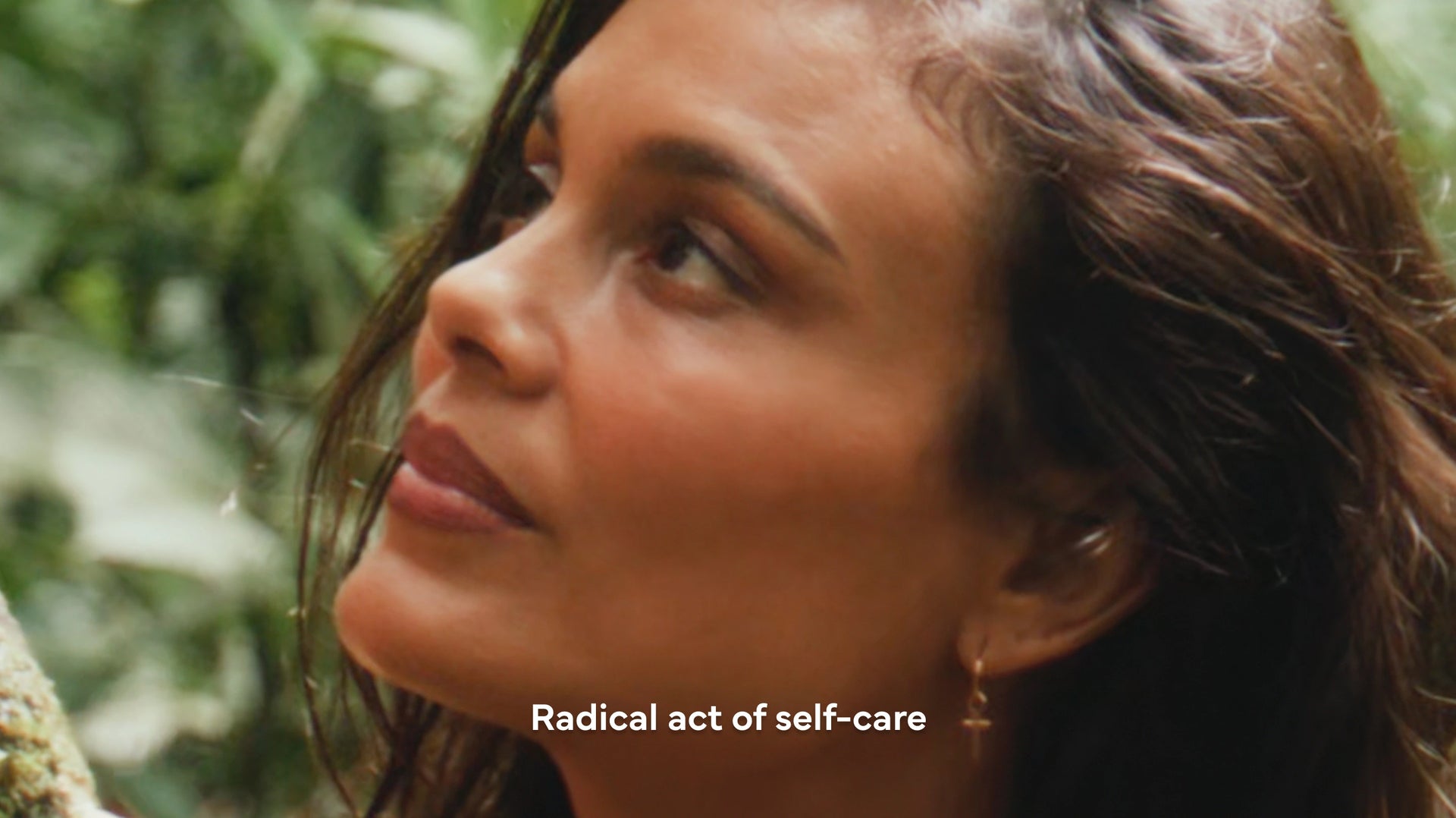 Load video: We're teaming up with Nathalie Kelley, Peruvian-Australian actress and environmental activist, to go behind the scenes on why natural fibers matter in the clothing that touches your skin.