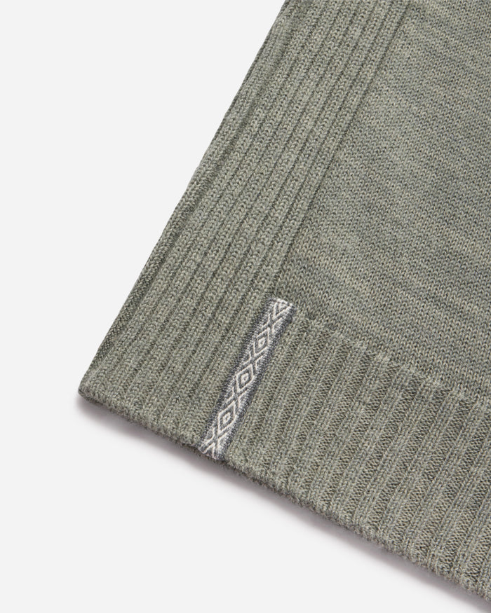 Close-up of The Women's Original Crew in Willow knitted fabric with an Inca ID on a white background