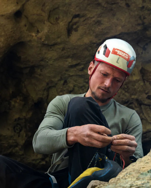 Rock Climber Adjusting Gear in Eucalyptus / Green Aire Men's Lightweight Long Sleeve Shirt – PAKA Apparel